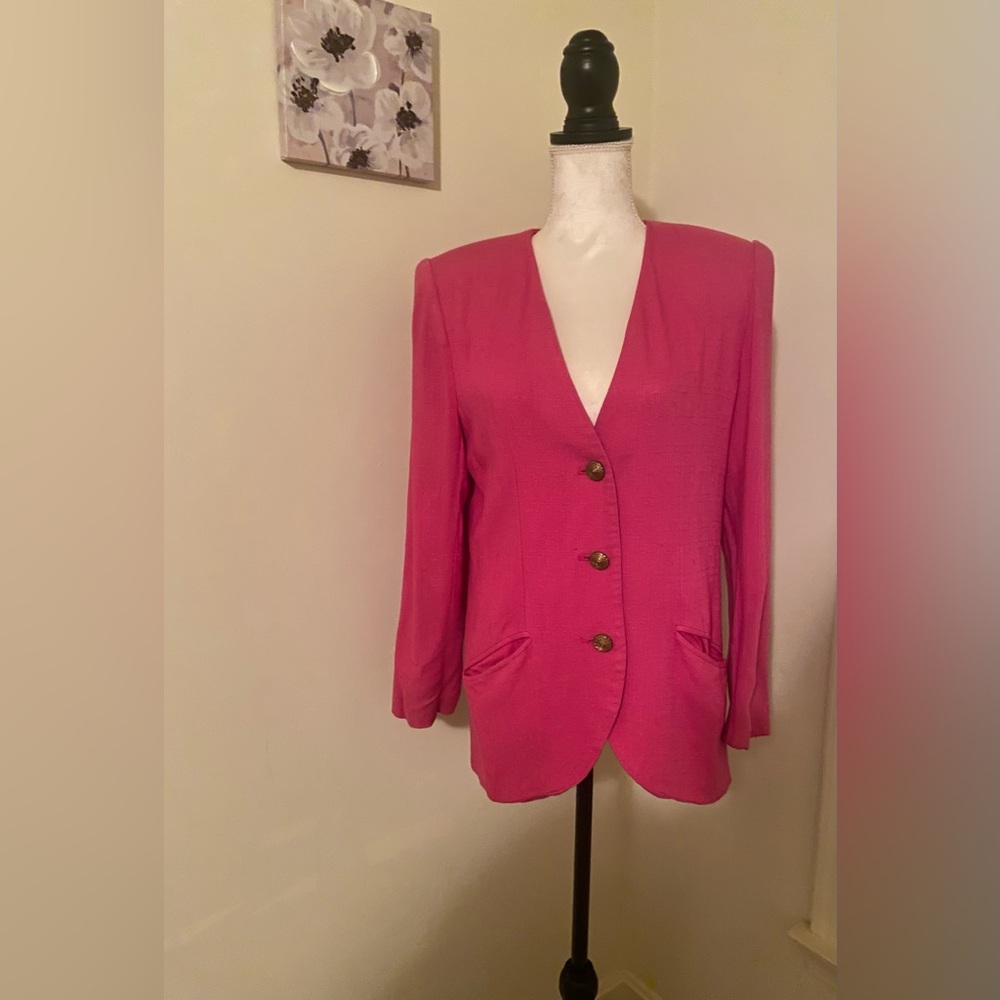 Women’s classy pink blazer.